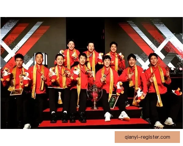 中国队3比1战胜法国队第十二次捧起汤姆斯杯全队围圈庆祝